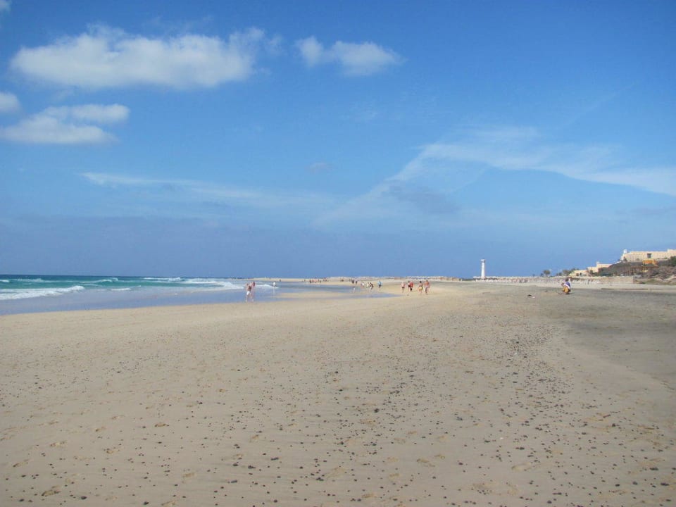 Ewig langer und breiter Strand vor dem Hotel Iberostar Waves Playa Gaviotas