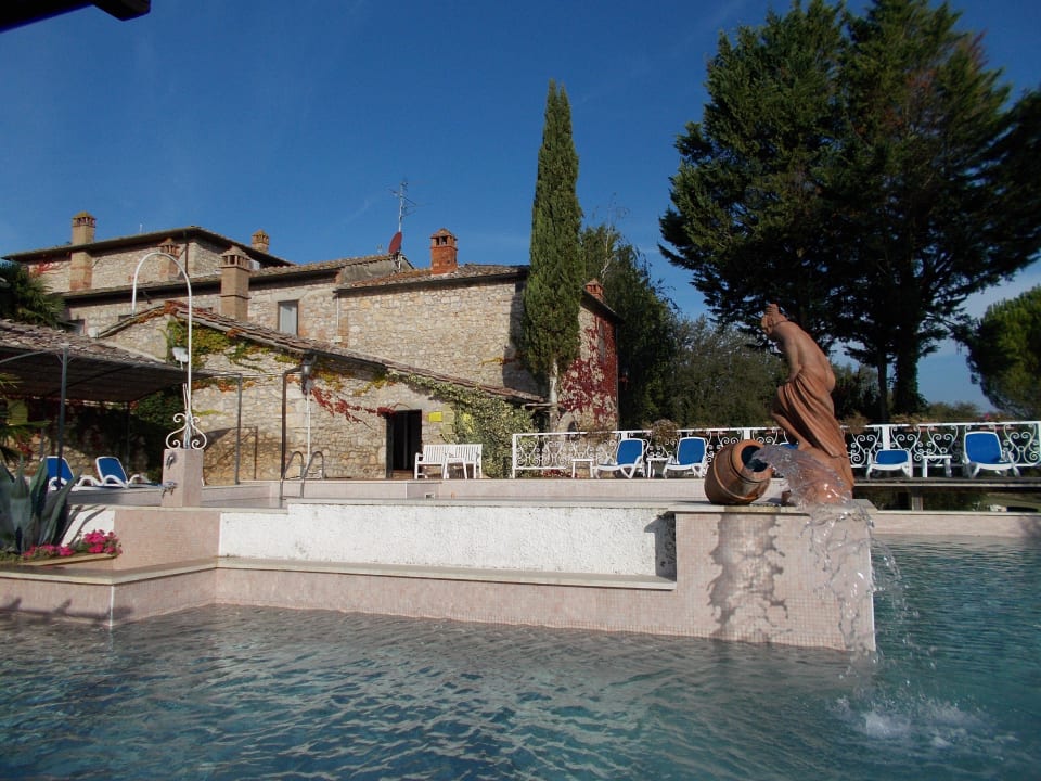 Schöner Pool Hotel Il Pietreto