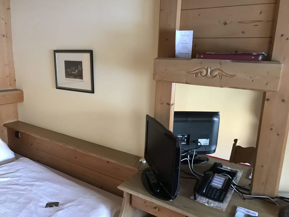 Schreibtisch u TV Hotel Strasserwirt Reiterhof