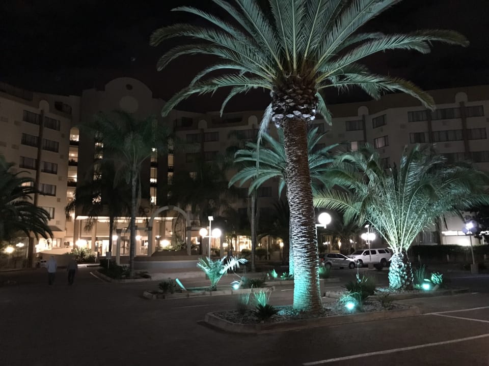 Außenansicht Safari Court Hotel