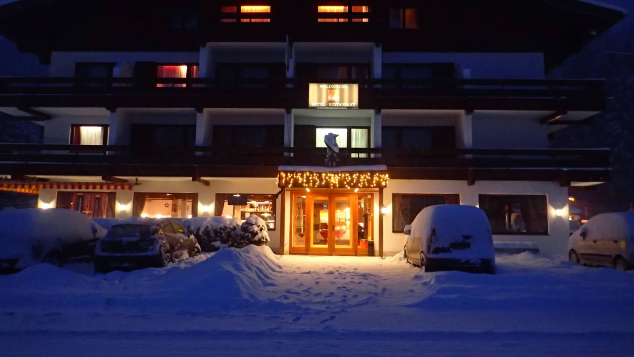 Vorderansicht bei schönstem Winterwetter Active Hotel Wildkogel