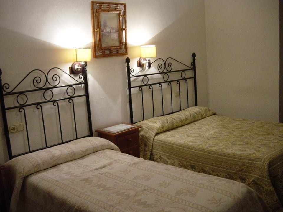 Habitacion matrimonial Hostal Colon Antequera