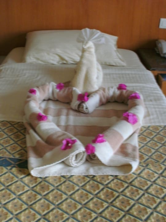 Begrüßungsdeko vom Roomboy Jan Pickalbatros Dana Beach Resort - Hurghada