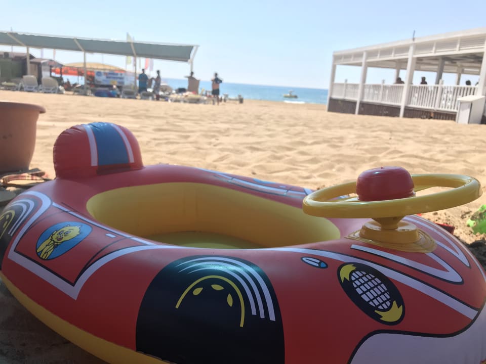 Strand Kamelya Aishen Club