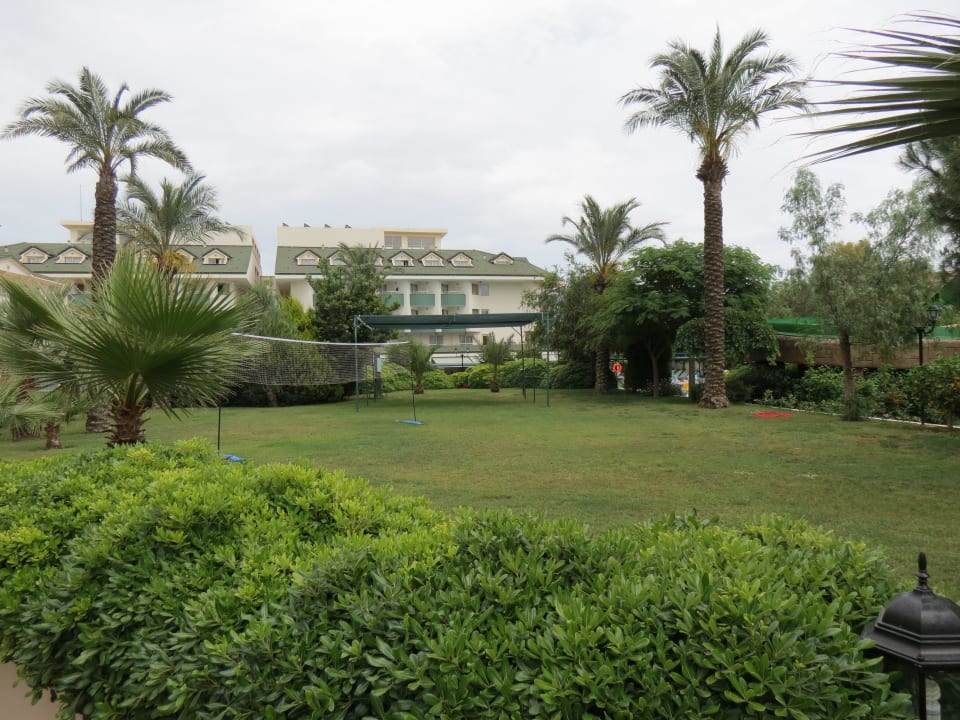 Von der Straßenansicht  Side Breeze Hotel