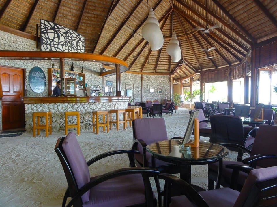 Sangu Bar Kuredu  Kuredu Island Resort & Spa