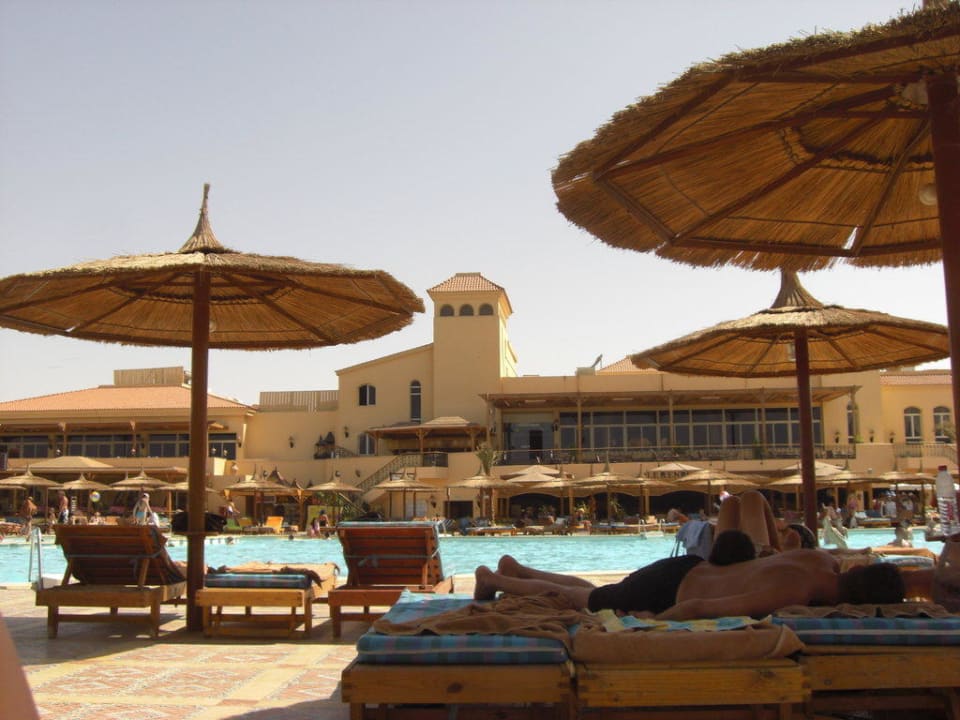 Aktiv-Pool mit Blick auf das Haupthaus Pickalbatros Dana Beach Resort - Hurghada