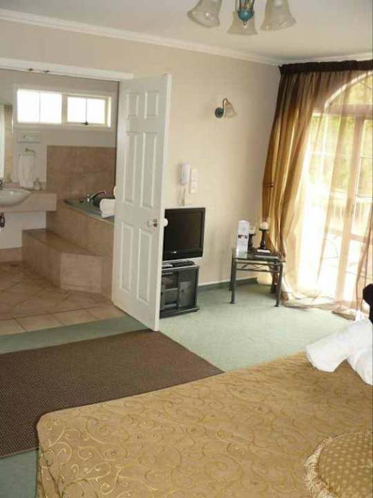 Schlafzimmer mit Blick ins Bad Hotel Silver Fern Motor Inn