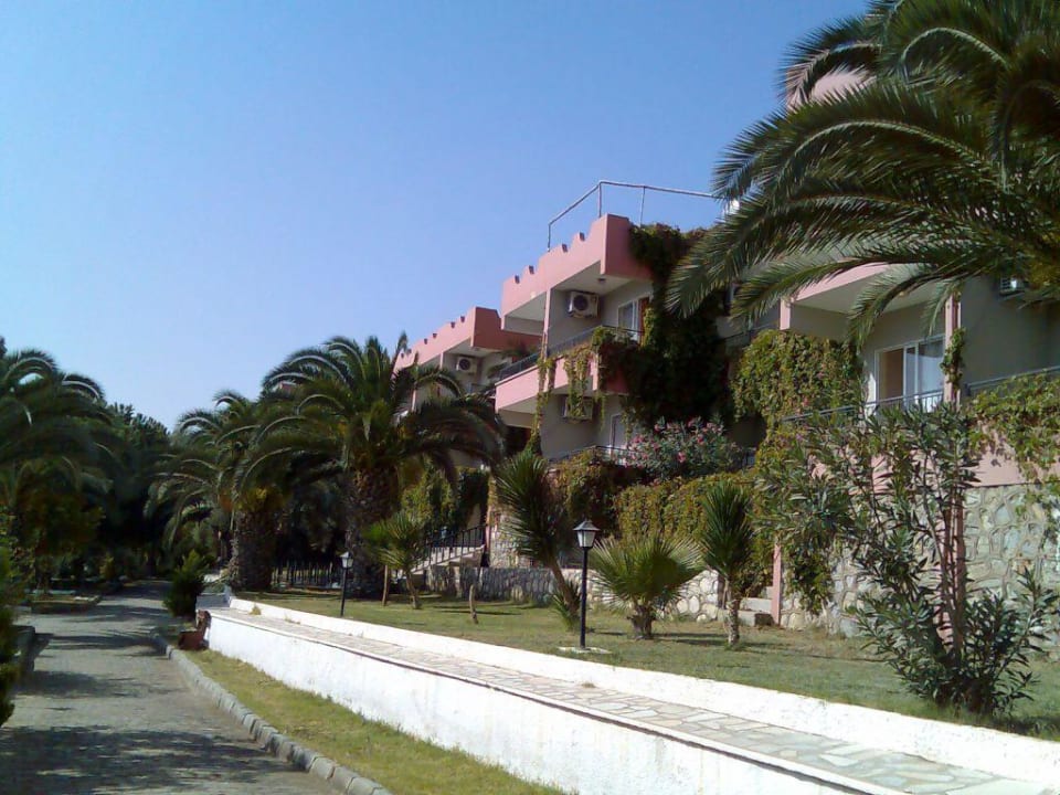 Wohnblocks am Hang Hotel  Pigale