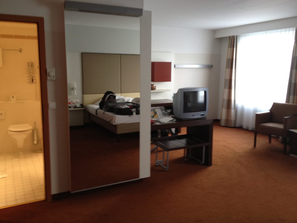 Behindertenzimmer - super groß Estrel Hotel Berlin