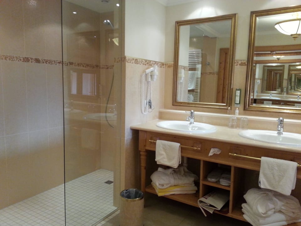 Badezimmer im Haupthaus Wohlfühlresort Peternhof