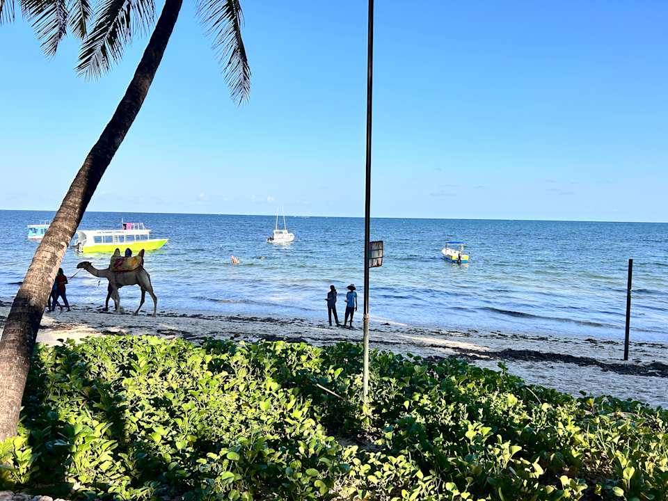 Strand Travellers Beach Hotel & Club