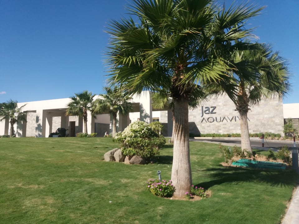 Zufahrt zum Hotel Jaz Aquaviva