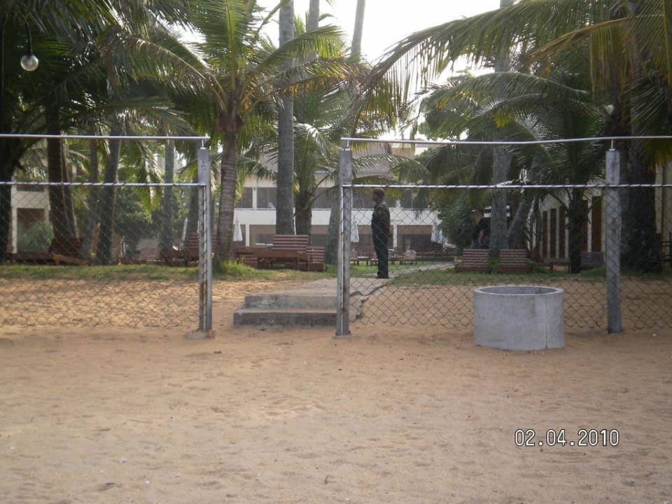 Blick vom Strand auf die Hotelanlage Mermaid Hotel & Club