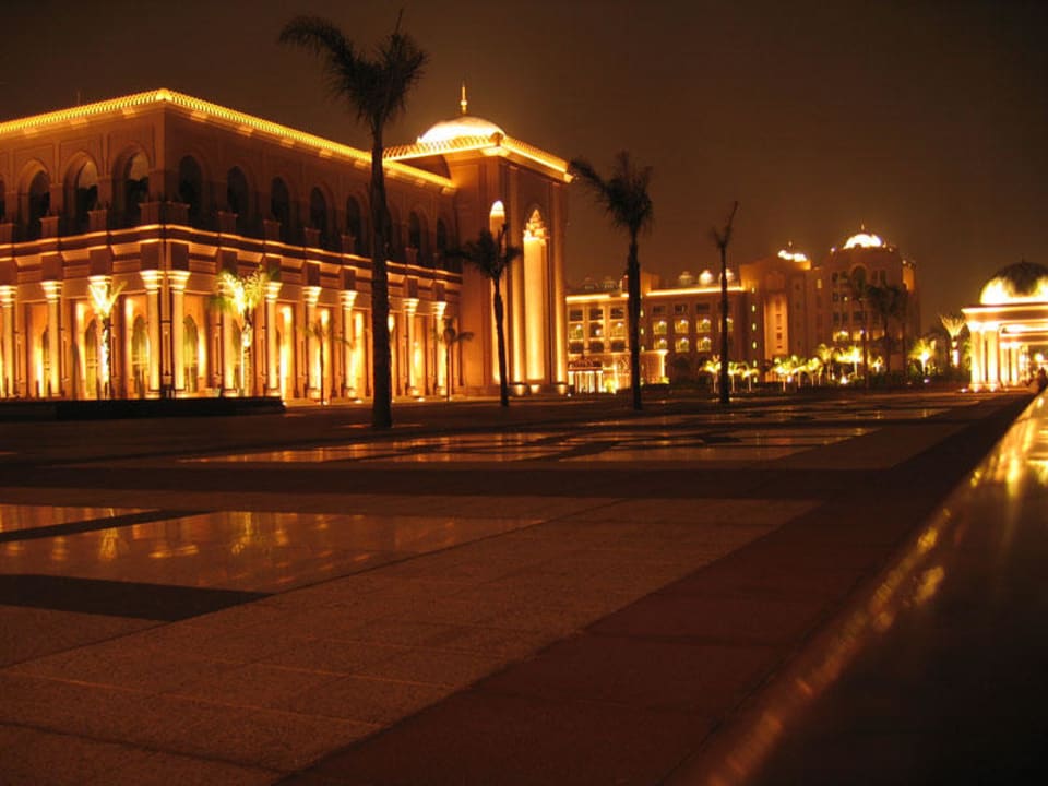 Nachtaufnahme Emirates Palace Mandarin Oriental