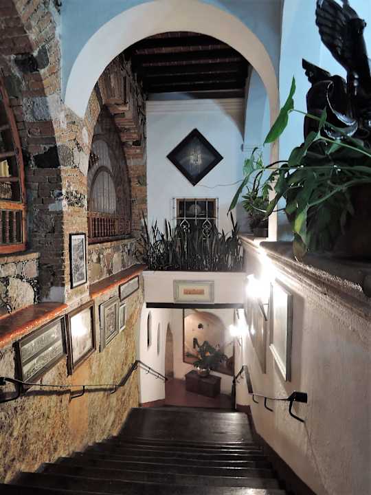 Podziemne przejście między budynkami Hotel Posada de la Mision