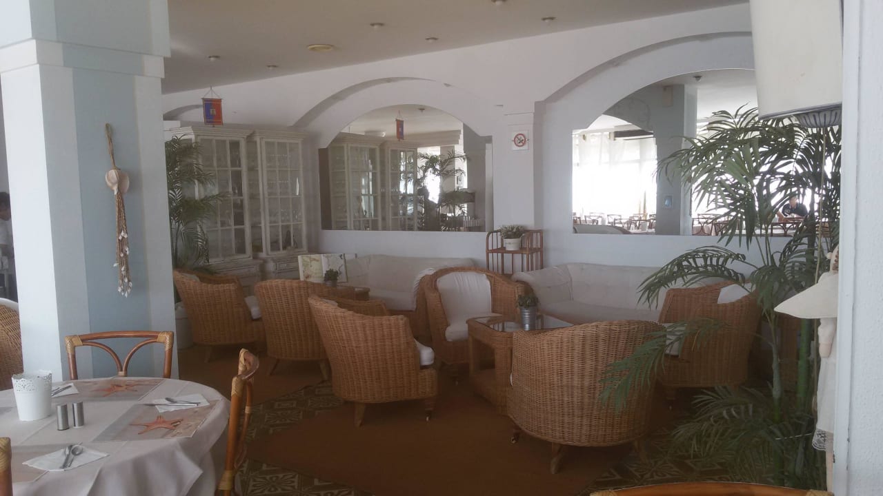 Eingang Frühstücksraum Stellamare Beach Hotel