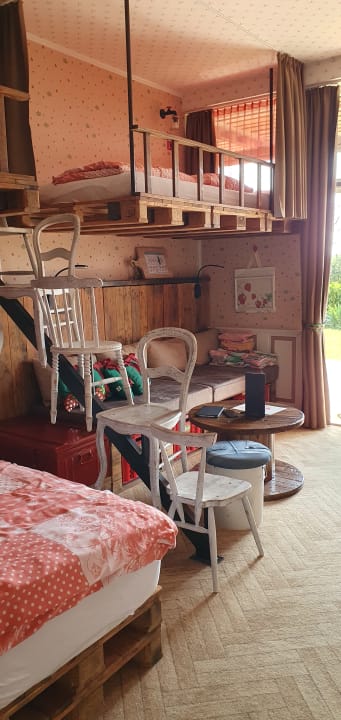 Zimmer Alles Paletti Karls Upcycling Hotel