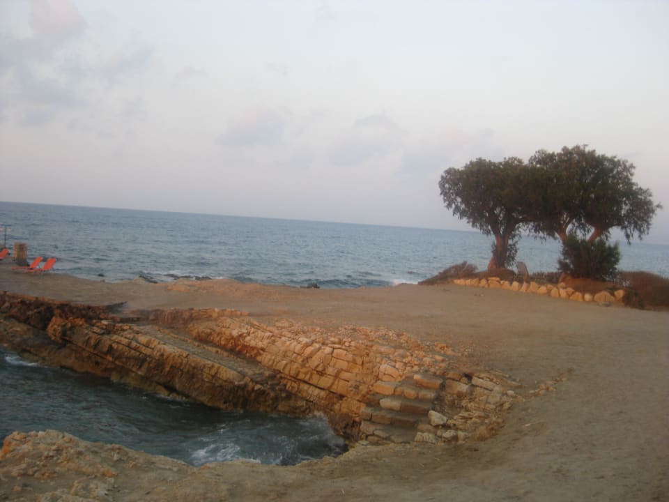 Keine Sorge! Es gibt auch noch ein Sandstrand Silva Beach Hotel