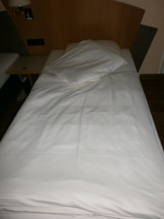 Schmales Bett Hotel Arvena Kongress