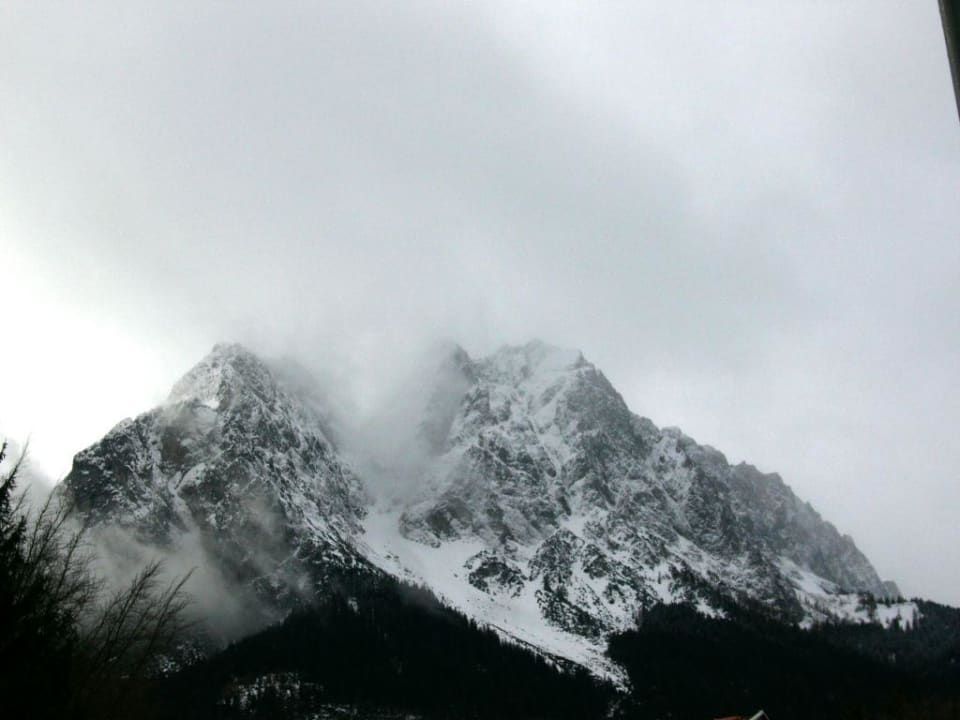 hinter dem Hotel aufgenommen QH Hotel