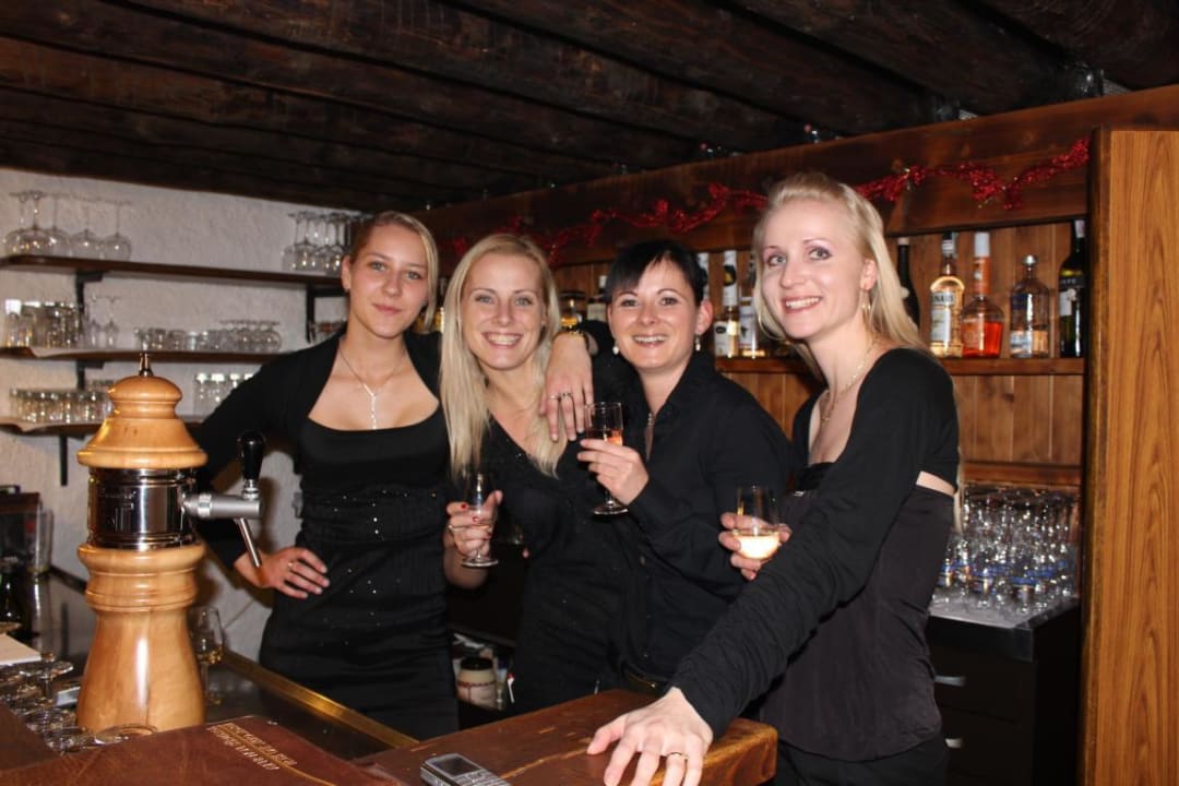 Unsere fleißgen Bardamen Hotel Panorama