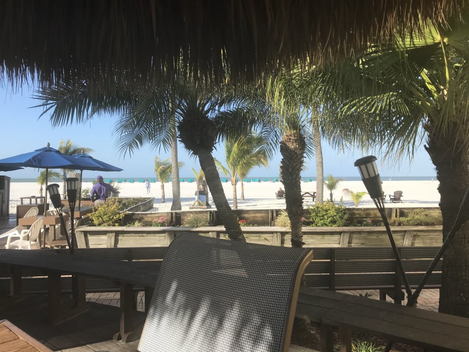 Außenansicht Hotel Outrigger Beach Resort