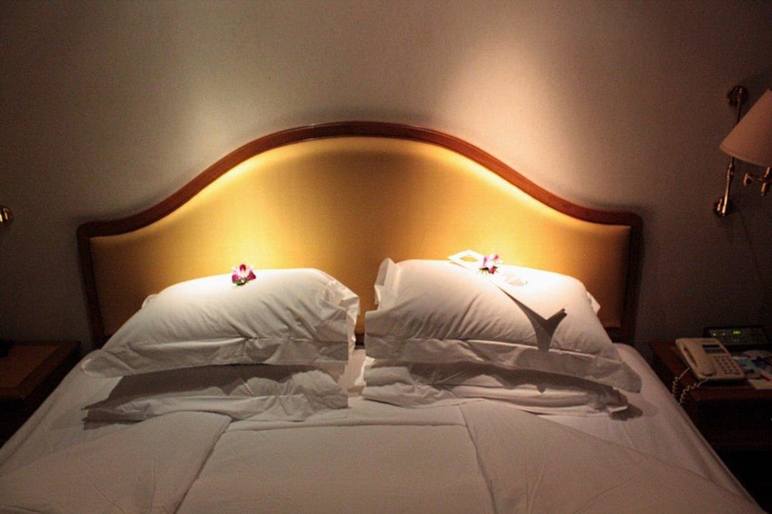 Bett bei Nacht The Landmark Bangkok