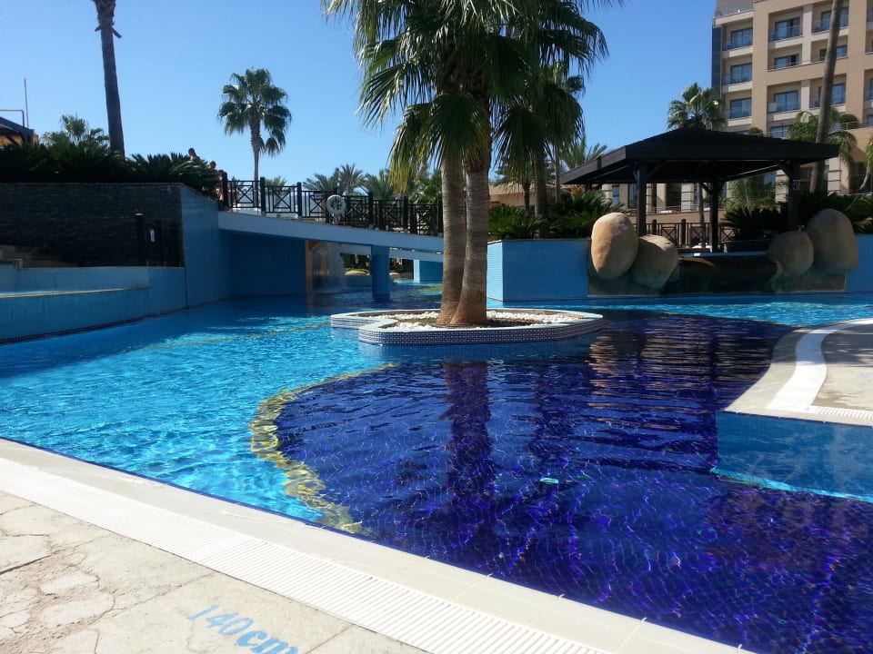 Viel Platz zum Schwimmen! Fame Residence Lara & Spa