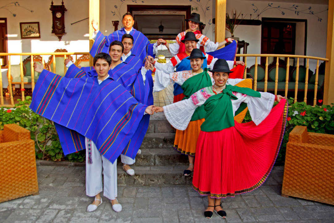 Life music and Folkloric dances/ Bailes tipicos Hacienda Hosteria Chorlavi