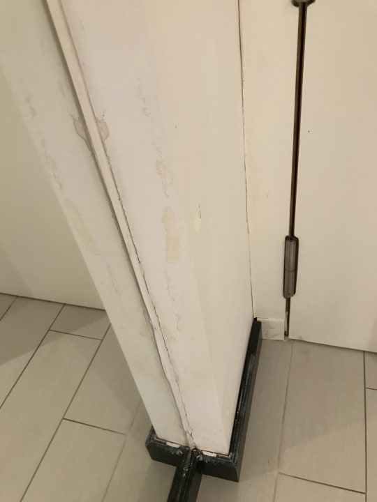 Schmutzflecken im Zimmer  Hotel Hispania