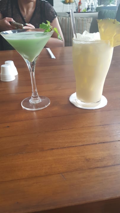 Leckere Cocktails an der Poolbar  Eastin Grand Hotel Sathorn