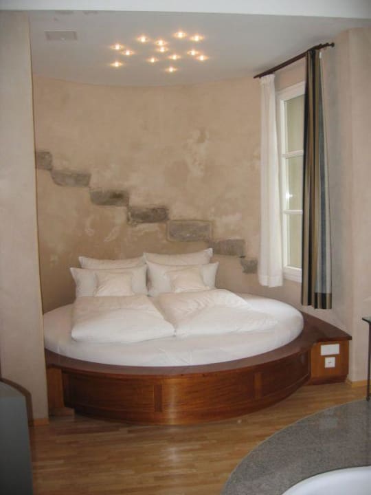 Bett in der Louisensuite Angel's - das hotel am fruchtmarkt