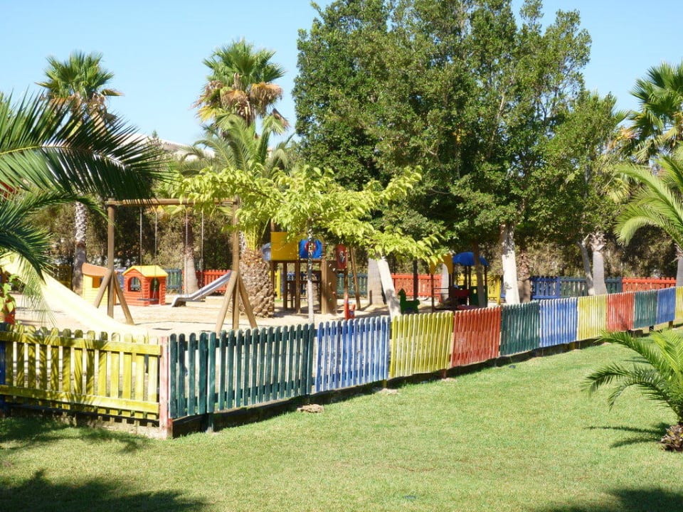 Blick auf den Spielplatz Hipotels Mediterraneo Club