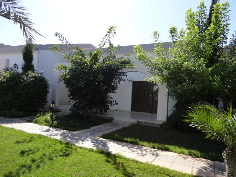 Wejście bezpośrednie Crystal Rocks Bungalows