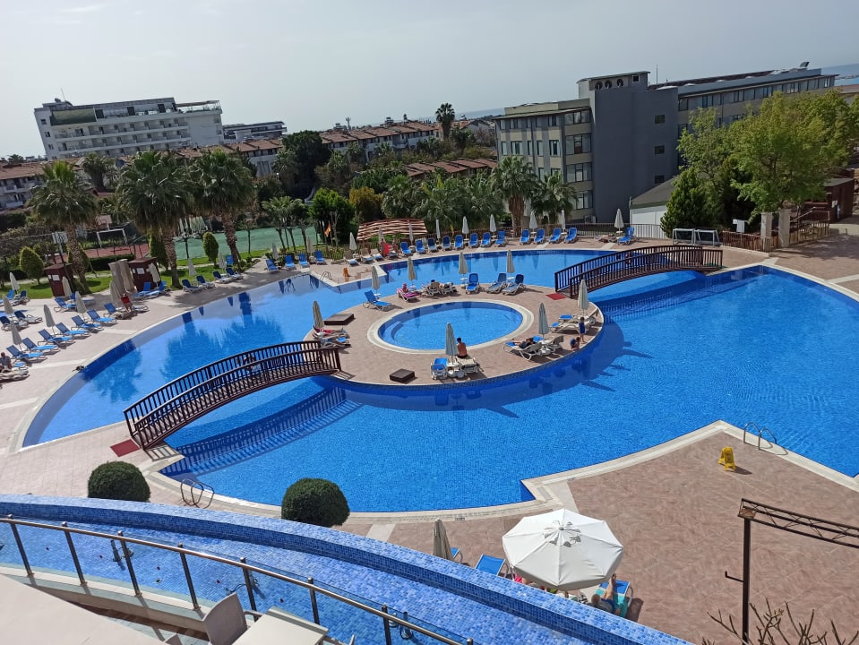 Pool Side Prenses Resort & Spa