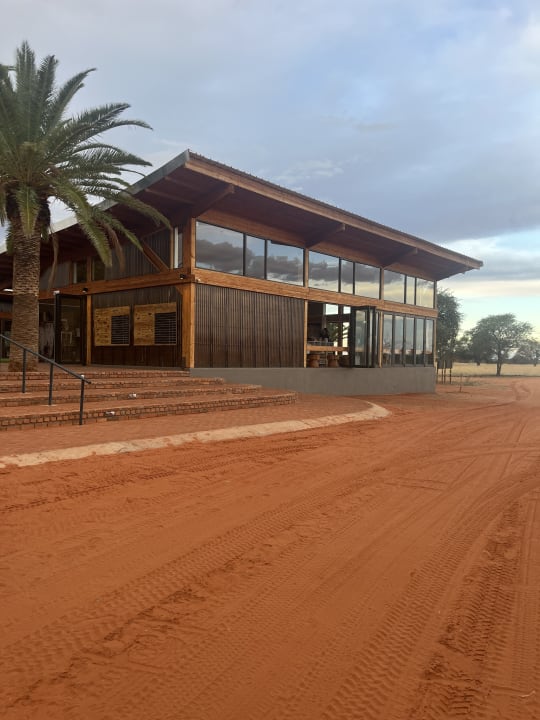 Außenansicht Kalahari Anib Lodge