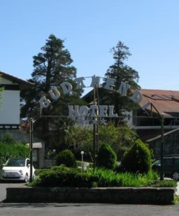 Entrada al hotel Hotel Gudamendi