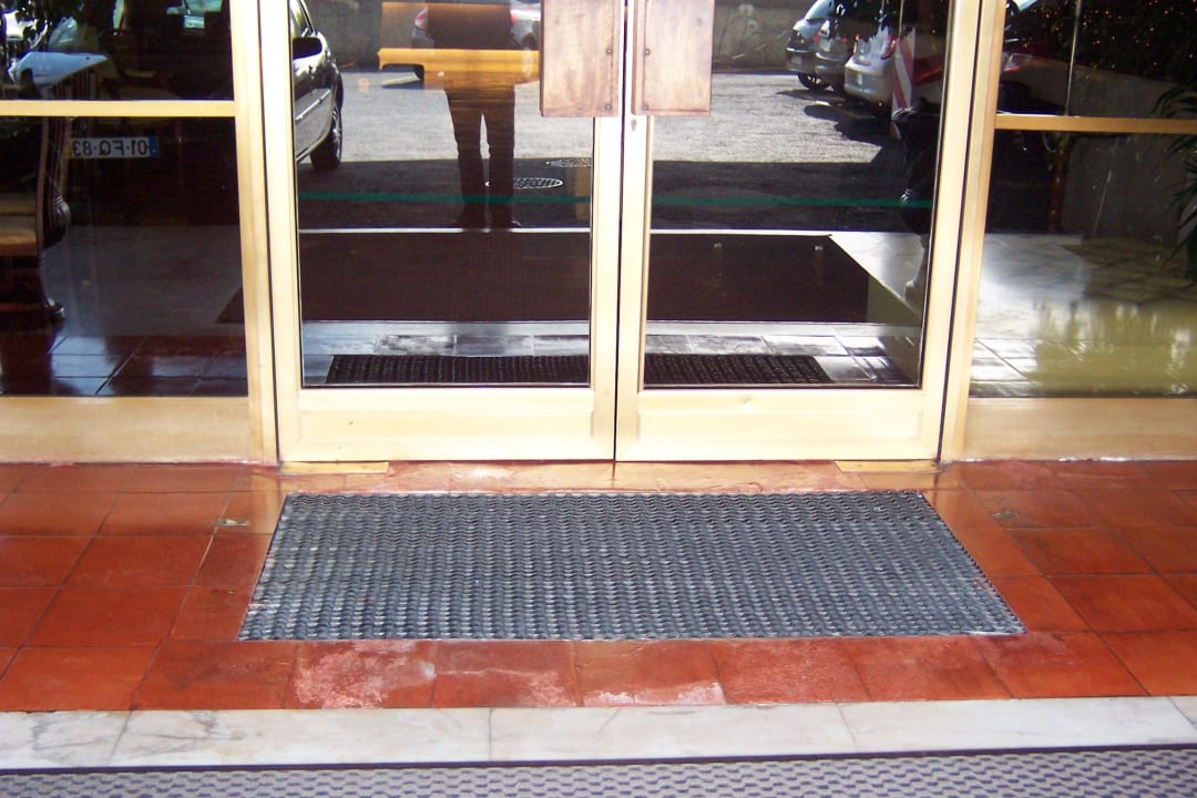 Fußbodenschäden Enotel Magnólia