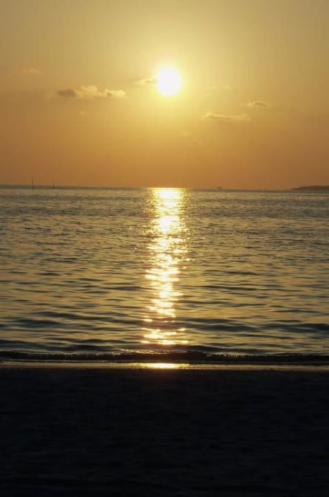 Sonnenuntergang 18 Uhr Meeru Maldives Resort Island