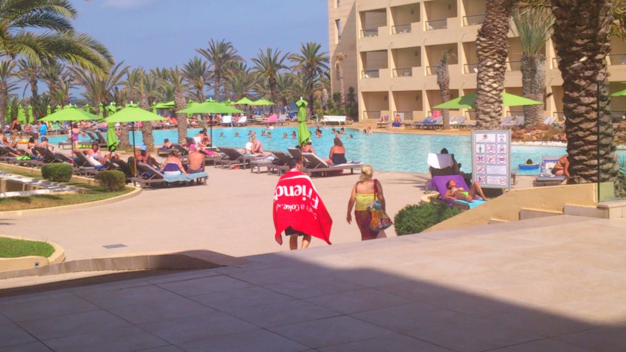 Poolanlage über Tag Hotel Rosa Beach