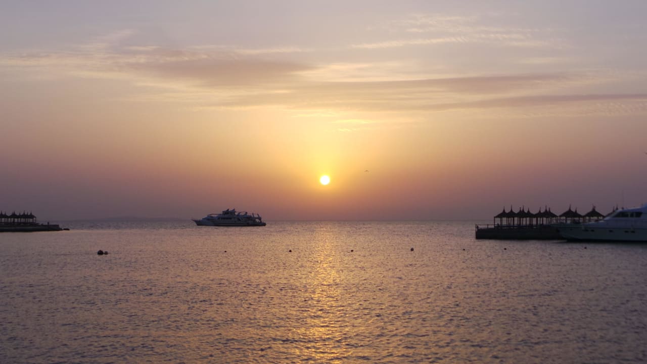 Sonnenaufgang Beach Albatros Resort