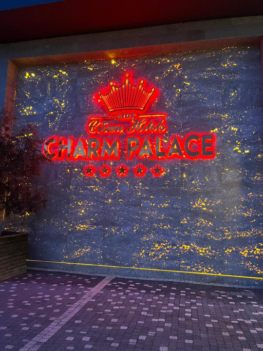 Sonstiges Well Palace Side