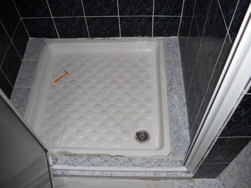 Schimmelige Dusche 1 Hotel Royal Garden Beach