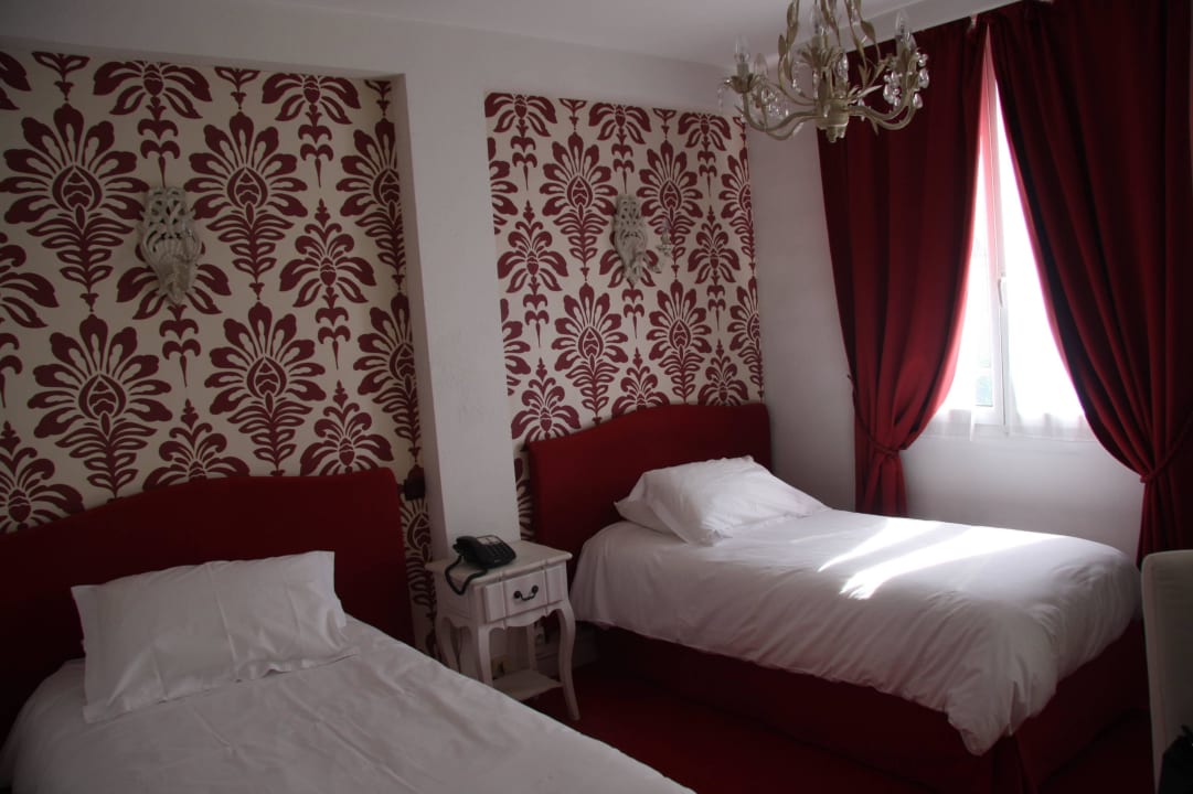 Bequeme Betten Hôtel Le Boeuf Couronné Chartres - Logis Hotels