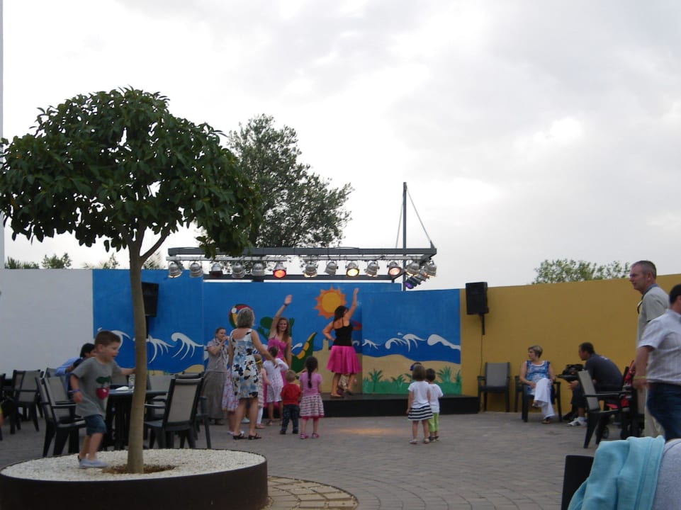 Action bei der Mini-Disco Grand Palladium Select Palace Ibiza