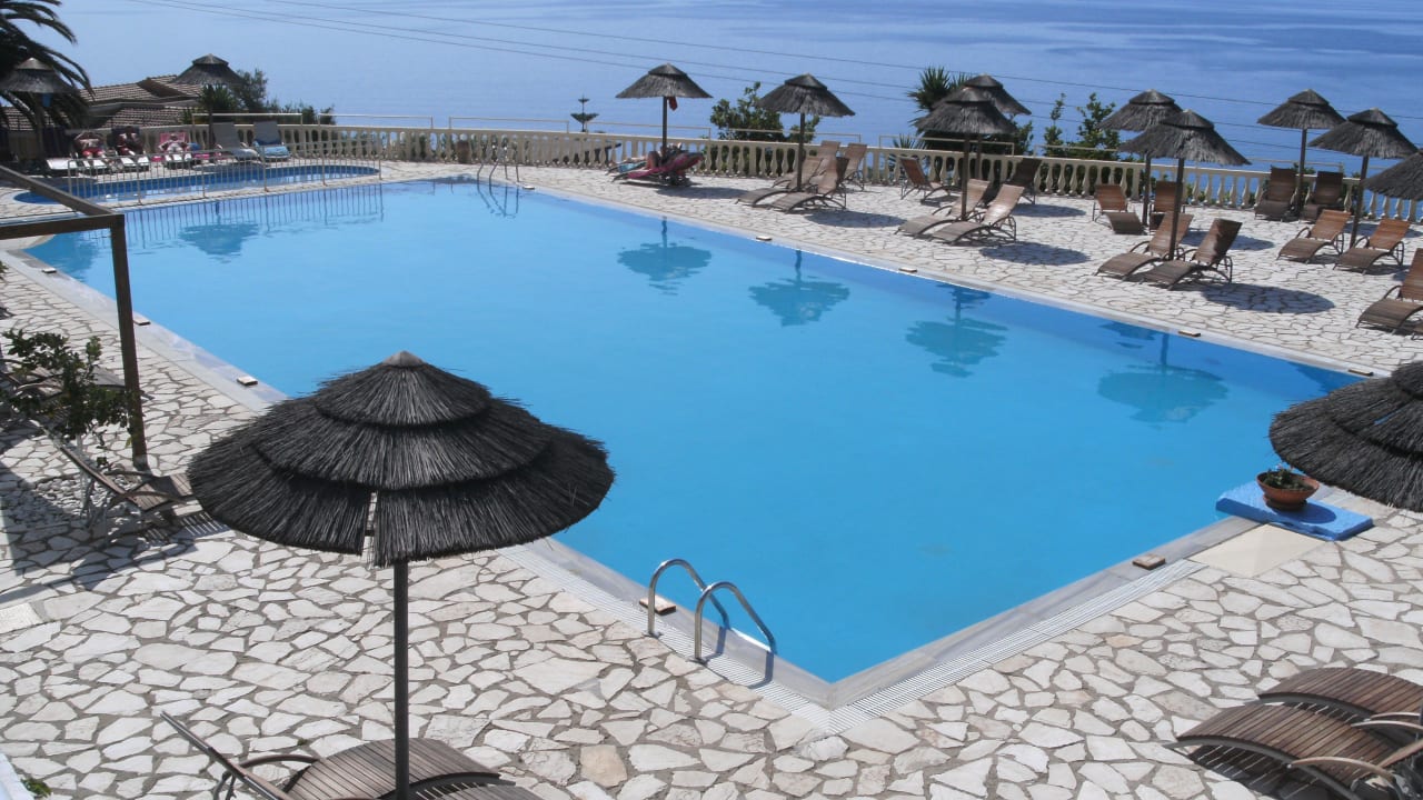 Gesamtsicht über die Anlage... Hotel Pantokrator