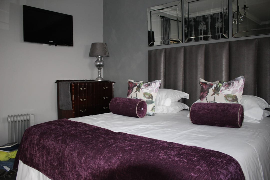 Bett Hotel Stone Olive
