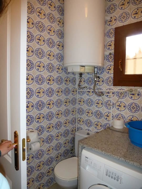 Bad am Wohnzimmer Hotel Aldea Cala Fornells 2