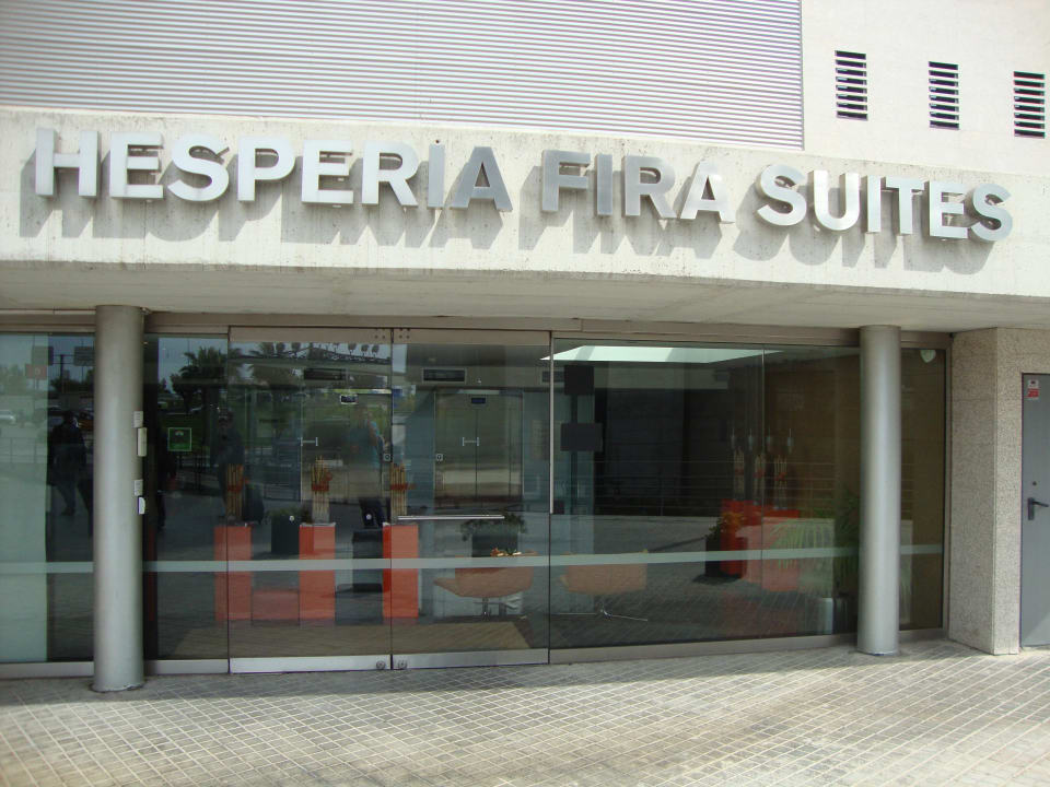 Eingang zu den Appartements NH Barcelona Fira Suites